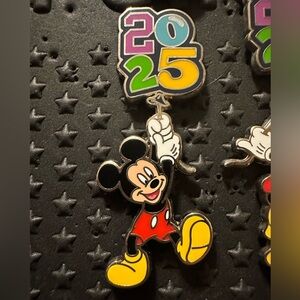 ✨3 for $32✨ Mickey 2025 Balloon Pin